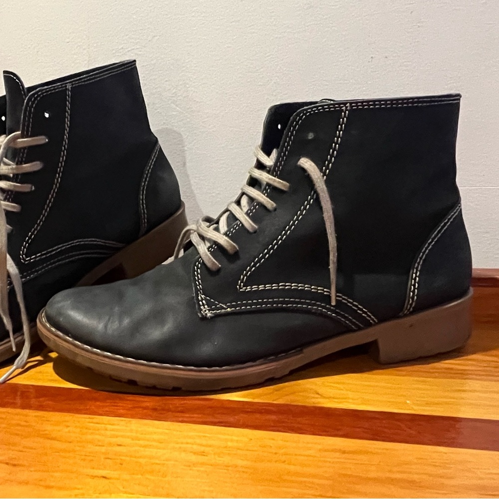 Vintage Leather lace up ankle boots